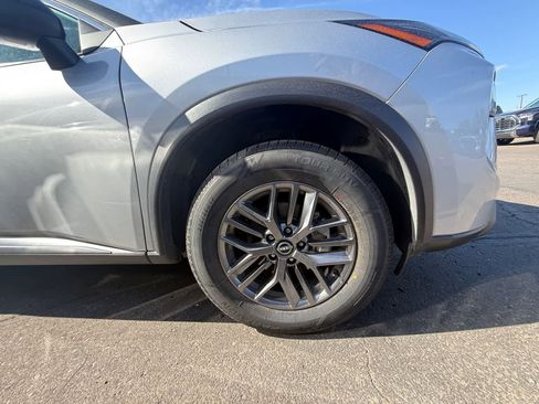 Used 2024 Nissan Rogue S image 6