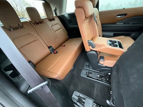 Used 2023 Nissan Pathfinder Platinum w/ Cargo Package image 22