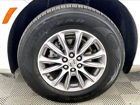 Used 2024 Buick Enclave Premium image 7