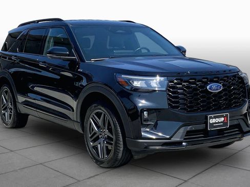 Used 2025 Ford Explorer ST-Line w/ ST-Line Street Pack AWD/4WD image 3