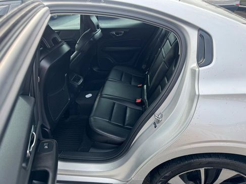 Used 2022 Volvo S60 B5 Momentum FWD image 11