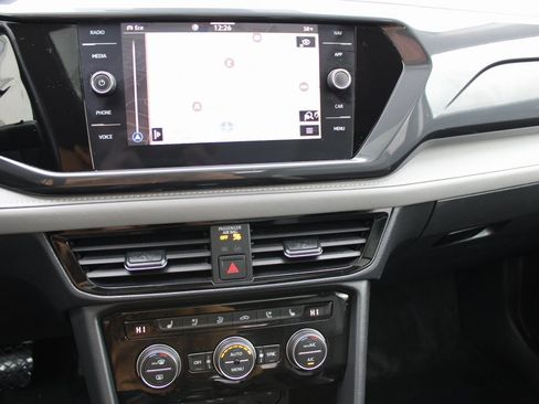 Certified 2024 Volkswagen Taos SEL image 15