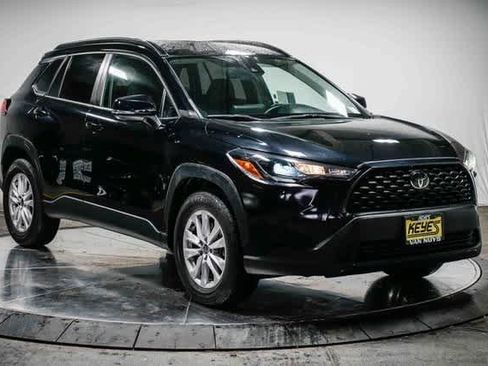 Certified 2022 Toyota Corolla Cross LE image 5