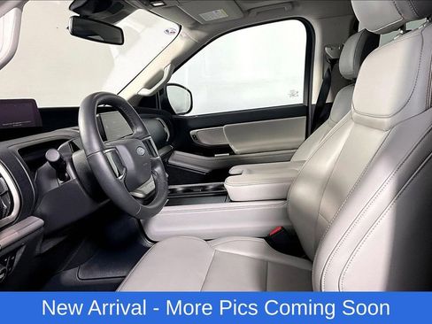 Used 2025 Ford Expedition Active AWD/4WD image 13