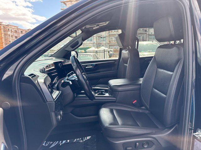 Used 2025 Chevrolet Suburban Z71 AWD/4WD image 16