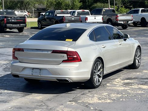 Used 2018 Volvo S90 T5 Momentum w/ Convenience Package FWD image 9
