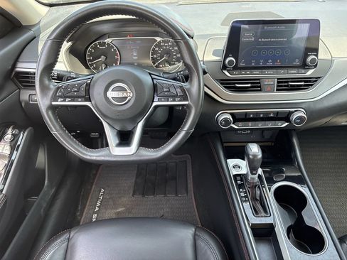 Used 2024 Nissan Altima 2.5 SR FWD image 9