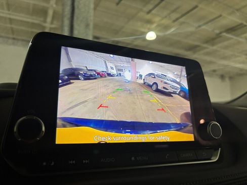 Used 2025 Nissan Rogue SV FWD image 25
