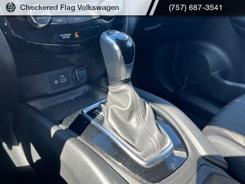 Used 2019 Nissan Rogue SV image 42