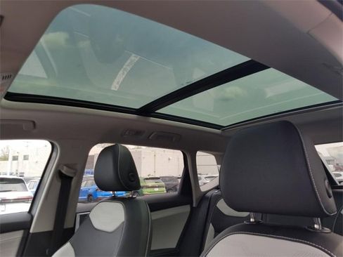 New 2025 Volkswagen Taos SEL image 7