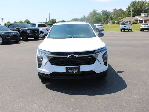 New 2026 Chevrolet Trax RS w/ Sunroof Package FWD image 3