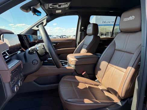 Used 2026 Chevrolet Tahoe High Country w/ Sun And Tow Package AWD/4WD image 12