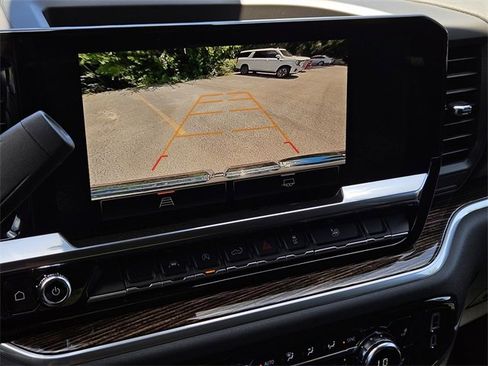 New 2025 GMC Sierra 1500 SLE image 14