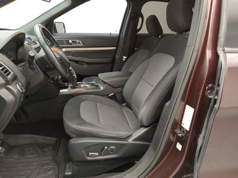 Used 2018 Ford Explorer XLT w/ Equipment Group 201A FWD image 17