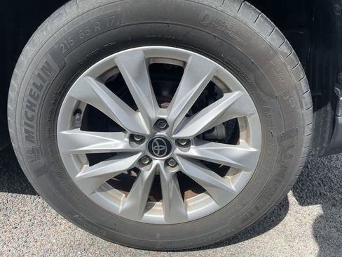 Used 2022 Toyota Corolla Cross LE FWD image 14