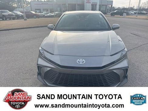 Used 2025 Toyota Camry SE w/ Convenience Package image 8