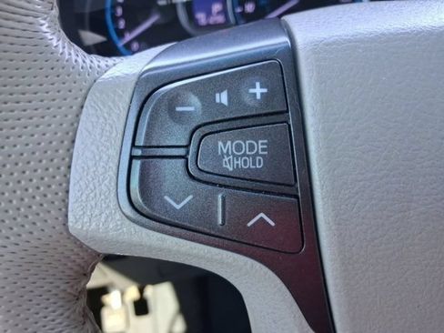 Used 2012 Toyota Sienna XLE w/ Entertainment Pkg FWD image 23