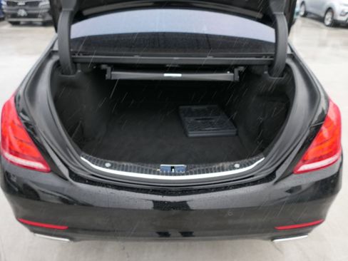 Used 2017 Mercedes-Benz S 550 Sedan image 23