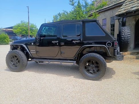 Used 2015 Jeep Wrangler Unlimited Sport w/ Quick Order Package 24S AWD/4WD image 8