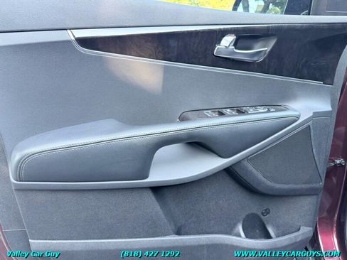 Used 2017 Kia Sorento FWD image 21