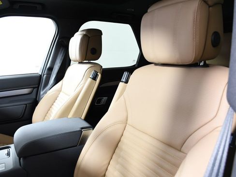 Certified 2025 Land Rover Discovery Dynamic SE AWD/4WD image 18