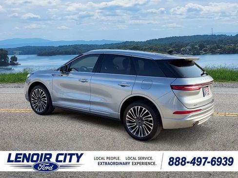 Used 2022 Lincoln Corsair AWD w/ Premium Package image 5