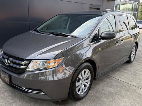 Used 2016 Honda Odyssey SE image 2