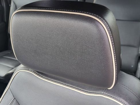 Used 2023 Chevrolet Suburban Premier AWD/4WD image 6