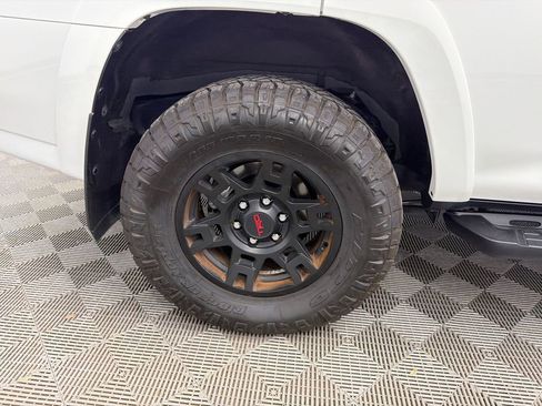 Used 2024 Toyota 4Runner SR5 Premium w/ Moonroof Package RWD image 18