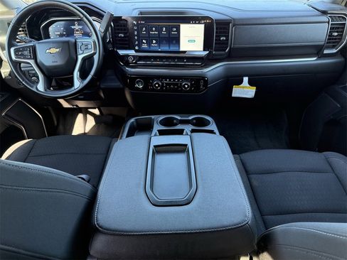 Used 2024 Chevrolet Silverado 1500 LT image 10