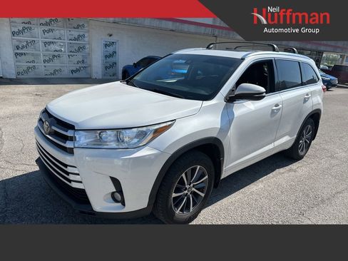 Used 2017 Toyota Highlander XLE image 1