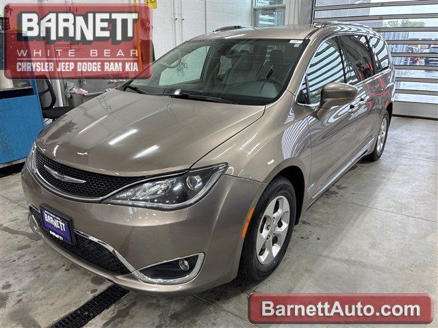 Used 2017 Chrysler Pacifica Touring-L Plus FWD image 1
