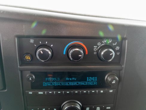 Used 2024 GMC Savana 2500 w/ Driver Convenience Package image 15