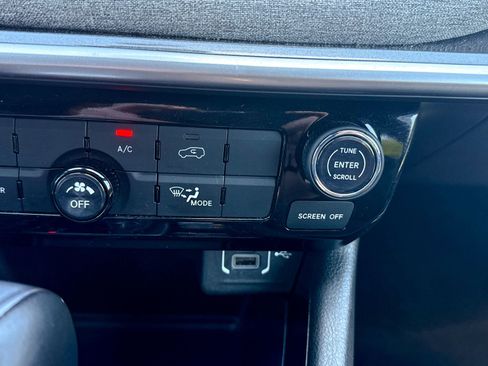 Used 2025 Jeep Compass Latitude AWD/4WD image 35