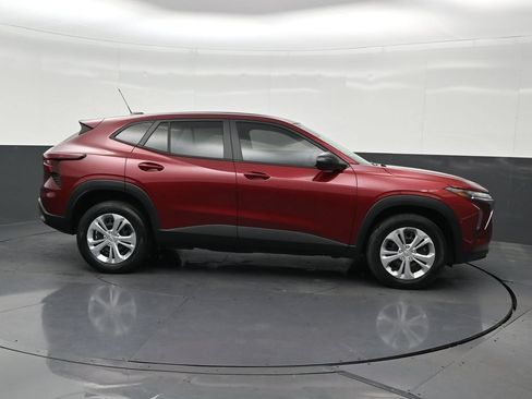 Used 2024 Chevrolet Trax LS FWD image 7