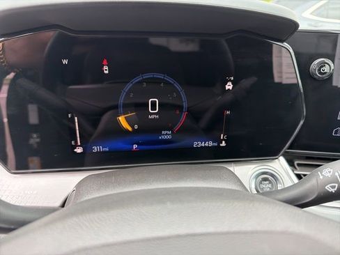 Used 2025 Chevrolet Trax LT w/ LT Convenience Package FWD image 26