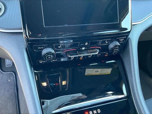 New 2025 Jeep Grand Cherokee L Laredo w/ Luxury Tech Group I image 18