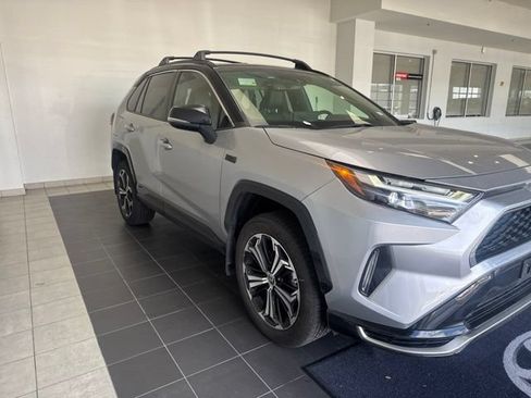 Certified 2022 Toyota RAV4 XSE w/ Weather Package AWD/4WD image 5
