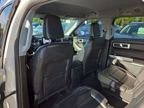 Used 2024 Ford Explorer XLT w/ Equipment Group 202A AWD/4WD image 17
