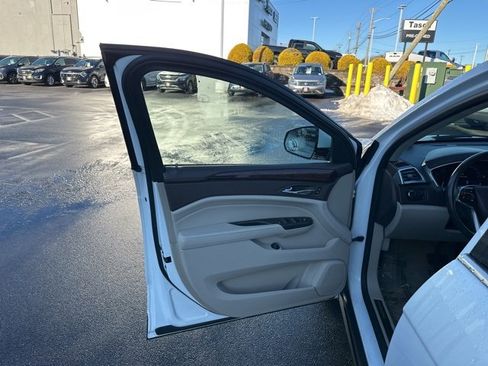 Used 2016 Cadillac SRX Luxury w/ Driver Awareness Package image 28