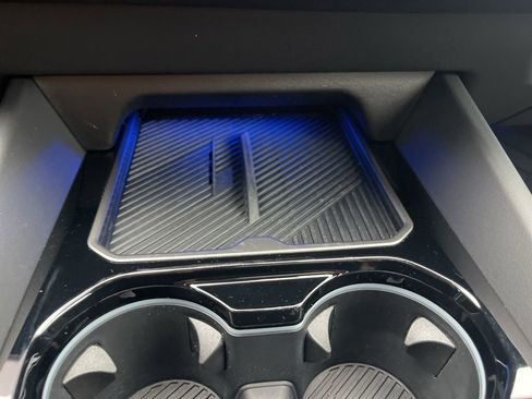 Used 2025 BMW 530i xDrive w/ Premium Package image 29