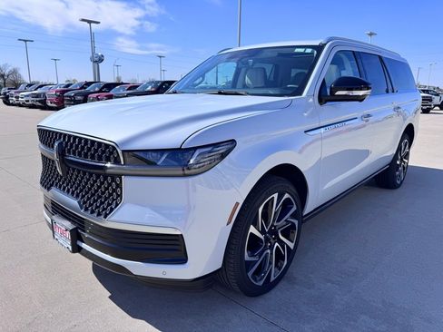 New 2026 Lincoln Navigator L Reserve AWD/4WD image 25