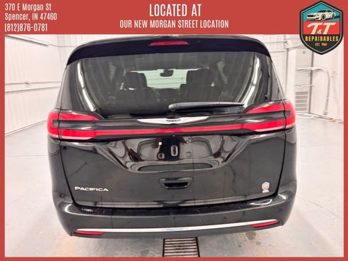 Used 2024 Chrysler Pacifica Touring-L FWD image 7