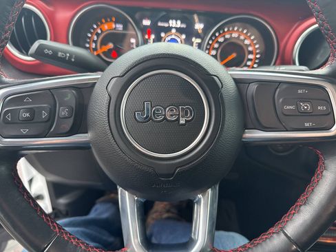 Used 2023 Jeep Gladiator Rubicon w/ Cold Weather Group AWD/4WD image 32