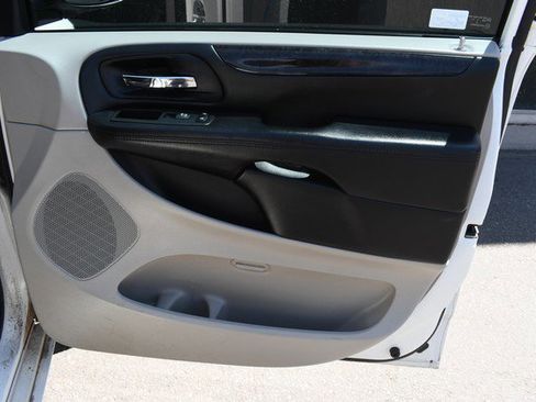 Used 2012 Dodge Grand Caravan SXT FWD image 23