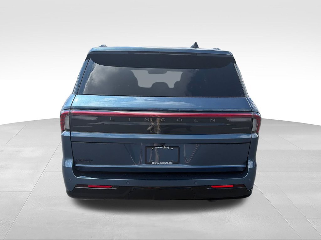 New 2027 Lincoln Navigator Reserve w/ Jet Appearance Package AWD/4WD image 9