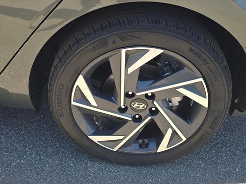 Certified 2025 Hyundai Elantra Sport FWD image 11