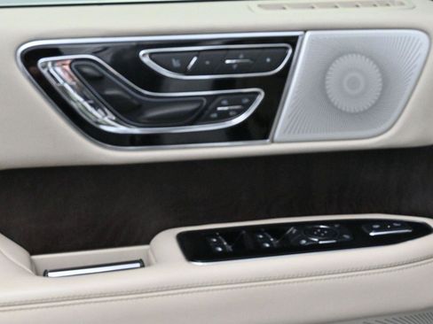 Used 2020 Lincoln Navigator Reserve w/ Luxury Package image 16