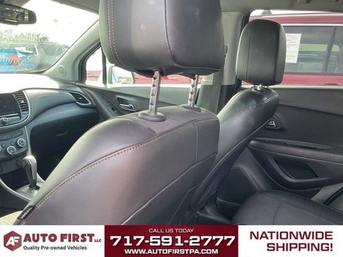 Used 2018 Chevrolet Trax LT w/ LT Convenience Package AWD/4WD image 10