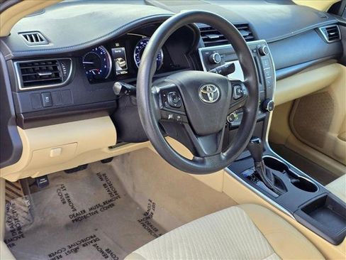 Used 2017 Toyota Camry LE FWD image 9